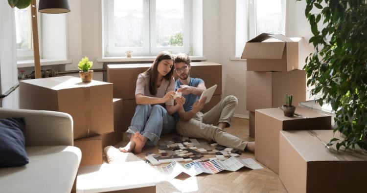 A millennial couple decide paint colors for their new home.